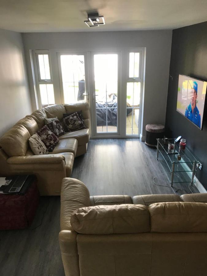 Double Room Next To Burnham Elizabeth Line Station سلوف المظهر الخارجي الصورة